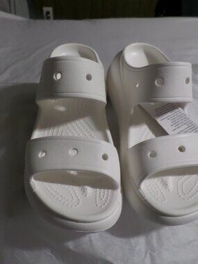 Croc Classic Crush White Sandals – NWT – Size 8